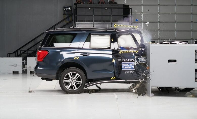 Ford Expedition Crash test 1024x682