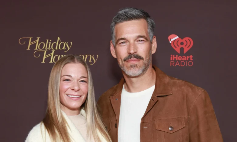 8468ff44f5c5 leann rimes eddie cibrian holidays.jpg
