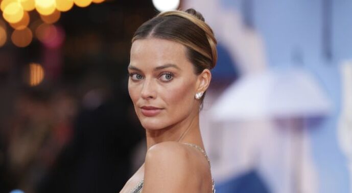 margot robbie ezgif.com crop