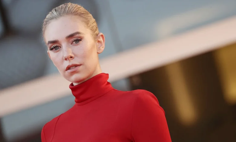2021 6 vanessa kirby red dress 66cc7d0c2b5676090d0229c4