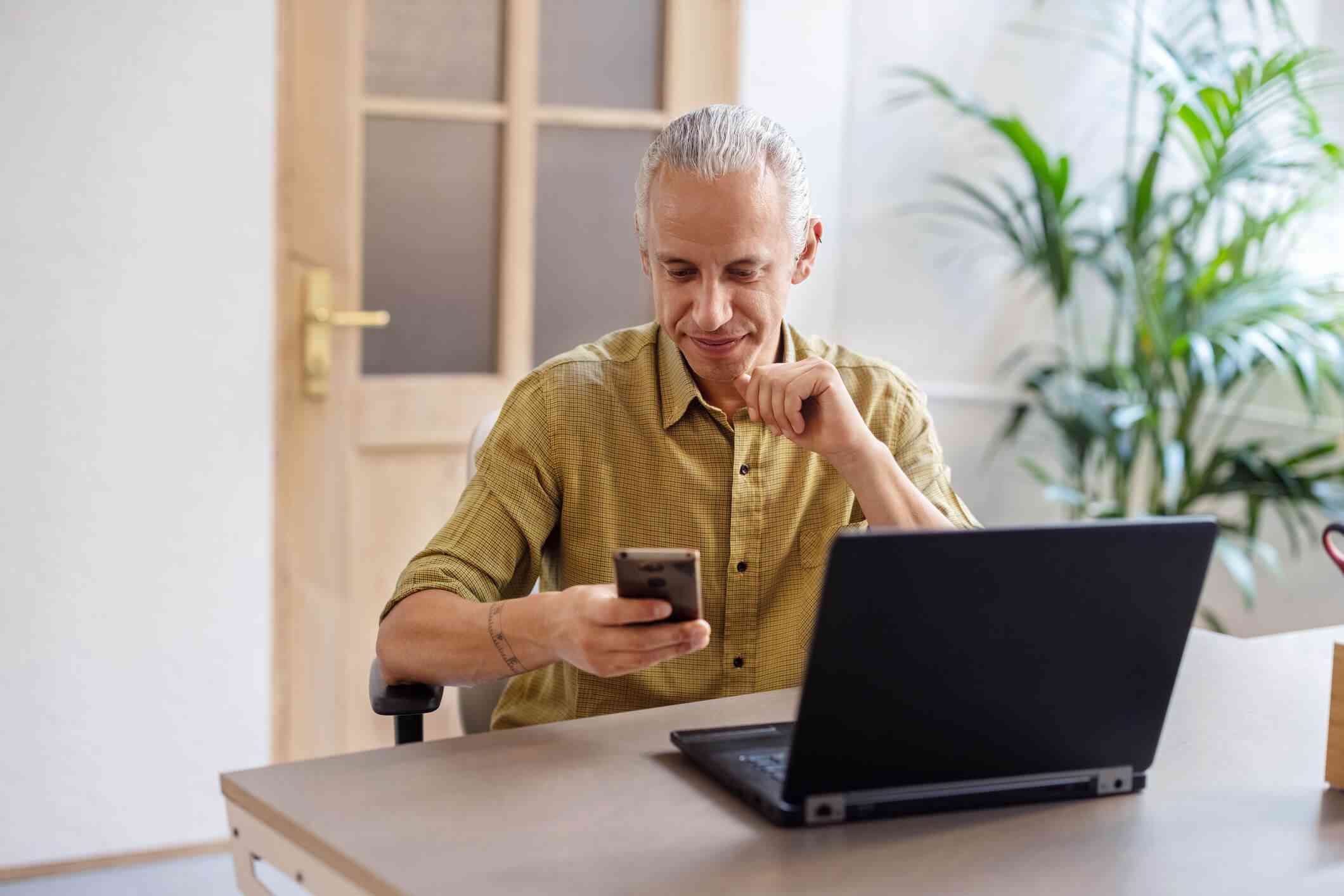 How Online Therapy Chat Sessions With A Therapist Can Improve Mental Health | Regain