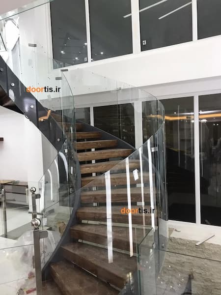 نرده شیشه ای راه پله گرد