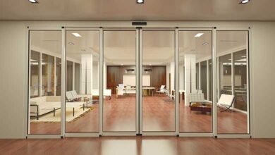 جنگ باز شوها: مقایسه تخصصی درب تلسکوپی و لولایی