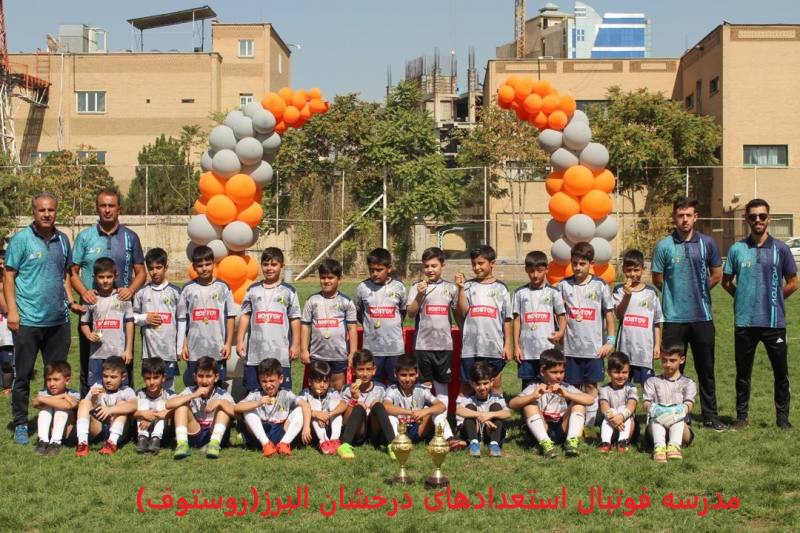 آموزش فوتبال کودکان: راهنمایی جامع برای والدین و علاقه‌مندان