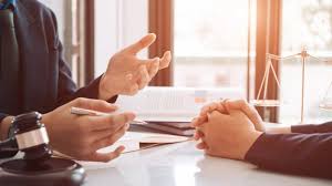 وکیل خوب و حرفه‌ای در زمینه روابط نامشروع، مالکیت صنعتی و دعاوی اراضی و املاک؛ ملاک‌ها، مهارت‌ها و معیارهای انتخاب