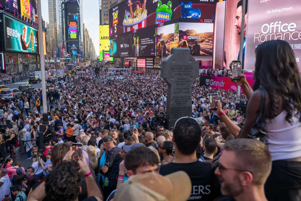fans gather madonnas pop up 129782383