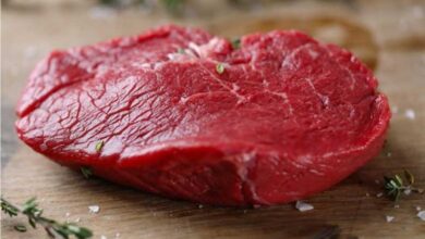 What vitamins does red meat have
