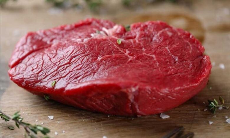 What vitamins does red meat have