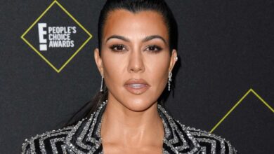 kourtney kardashian tout 112023 25eec4758eb74338850c5256e7be6b3a