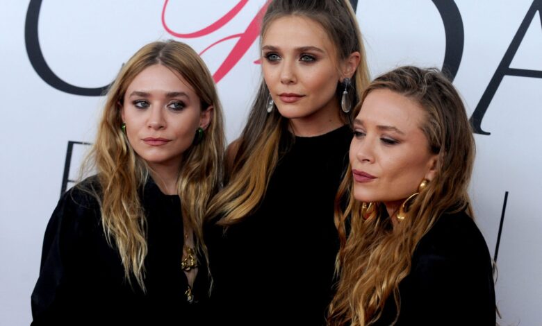 Les soeurs Ashley Olsen Elizabeth Olsen et Mary Kate Olsen lors des CFDA Fashion Awards 2016 a New 1 scaled 1