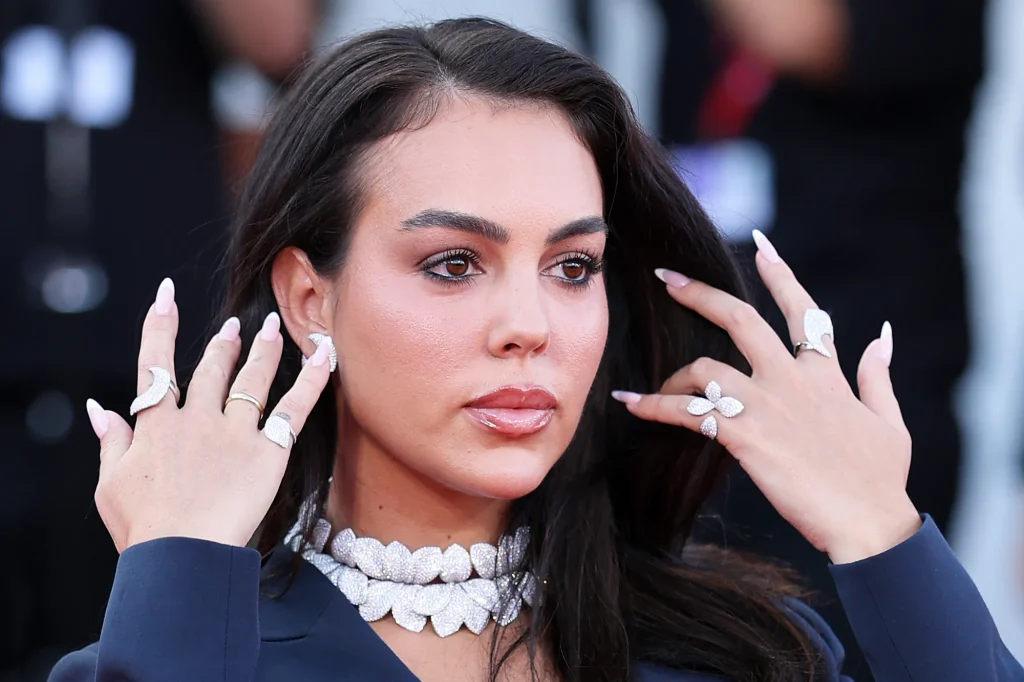 georgina rodriguez venice film festival 2 090426 c865dc9540db46f79ce65b3e170d2776