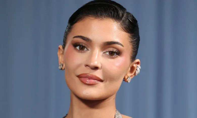 kylie jenner snakeskin nails
