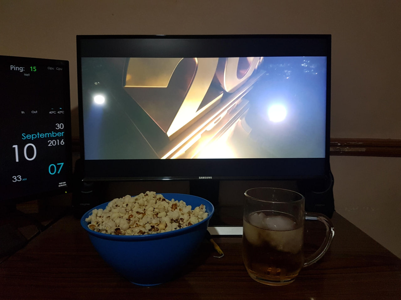 فیلم دیدن با کامپیوتر